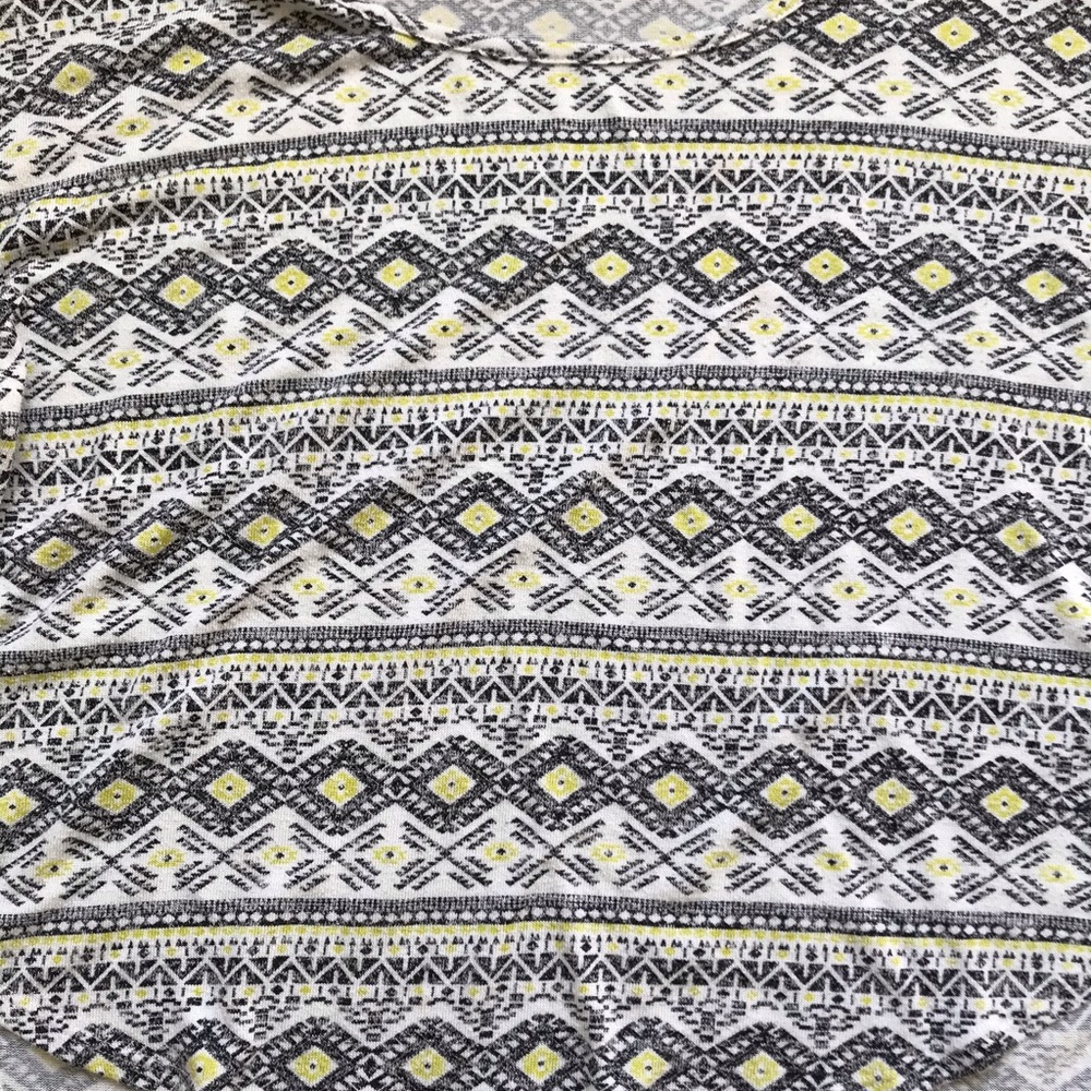 Teenbell Geometric Pattern Tee - Picture 3 of 6